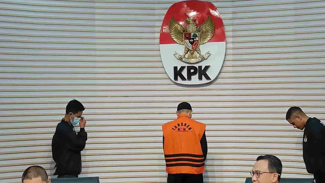 Direktur Komersial PT Manunggaling Rizki Karyatama Telnics atau PT Marktel, Budi Santika (BS) ditetapkan sebagai tersangka baru Komisi Pemberantasan Korupsi (KPK).