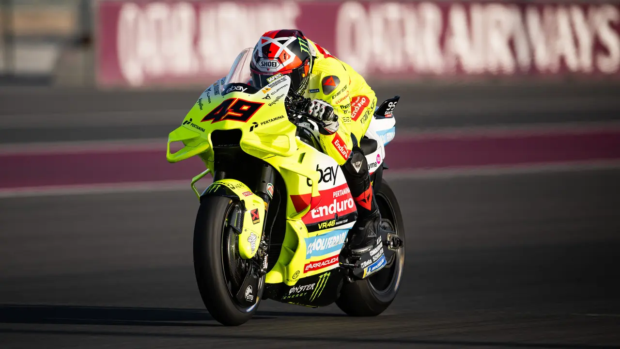 Foto: Kedua Pembalap Pertamina Enduro VR46 Raih Posisi Top 10 Tercepat saat Tes Pramusim MotoGP di Qatar
