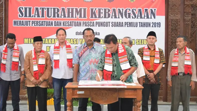 Tokoh agama dan Ormas di Pemalang berkomitmen untuk menolak pople power dan mengajak masyarakat untuk rekonsiliasi usai pemilu. (Foto: Liputan6.com/Polres Pemalang/Muhamad Ridlo)