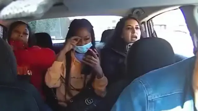 Ditegur Tak Pakai Masker, Wanita Ini Mengamuk dan Menyerang Pengemudi Taksi Online