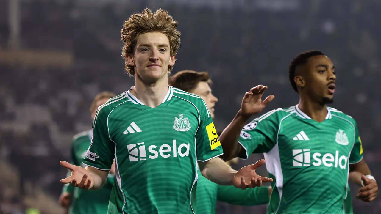 Foto: Pesta Gol Newcastle di Laga Play Off Liga Champions 2025/2026, Anthony Gordon Quattrick