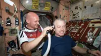 Astronot AS digunduli (NASA / ESA / Alexander Gerst Twitter)