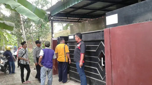 Kediaman WNA Singapura, terduga kekerasan terhadap anak kedua anak perempuannya di Majenang, Cilacap, Jawa Tengah. (Liputan6.com/Haryadi/Muhamad Ridlo)