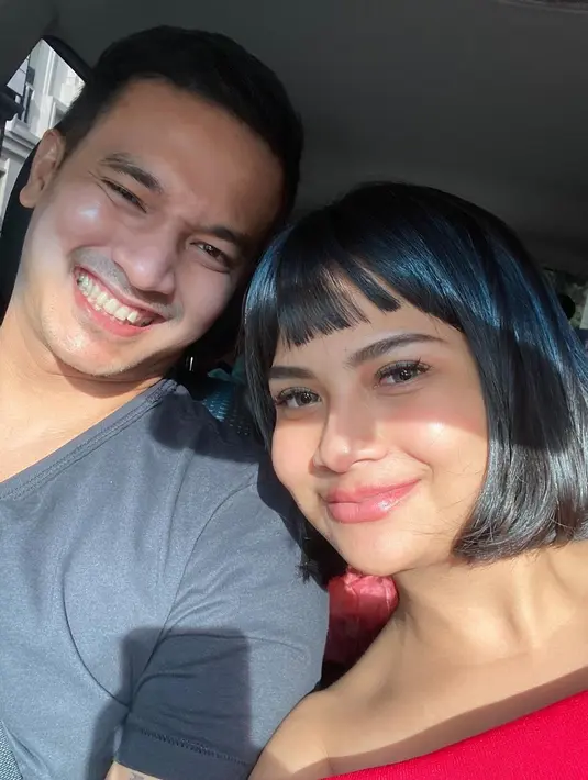 Fuji pun mengunggah foto kebersamaa Bibi Andriansyah dan Vanessa Angel semasa hidup. (Foto: Instagram/@fuji_an)