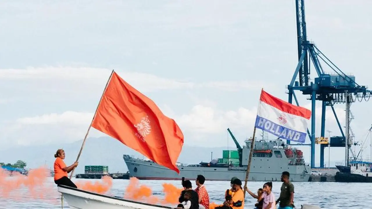 Fans Timnas Belanda di Jayapura, Papua.