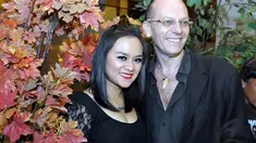 Mantan istri Daus Mini, Yunita Lestari, menghadiri resepsi pernikahan Cinta Penelope bersama seorang pria bule, Senin (9/6/14). (Liputan6.com/Panji Diksana)