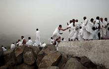 Melantunkan doa di Jabal Ramah, bukit pertemuan Adam dan Hawa