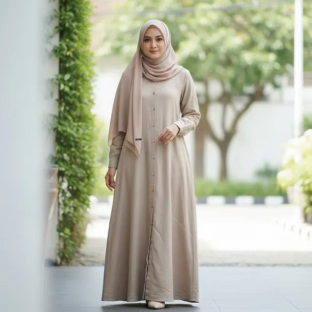 9 Model Gamis Linen Simple Warna Nude, Pilihan Busana Muslimah Modern