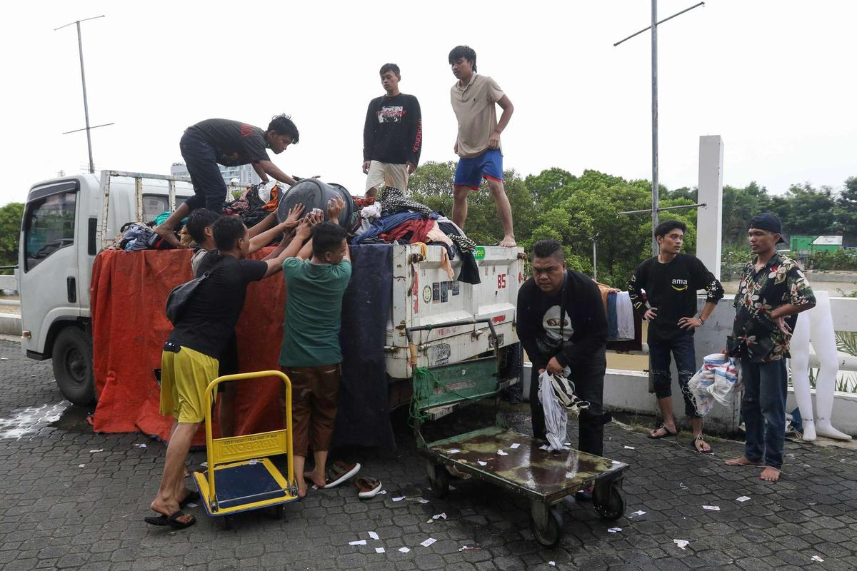 Banjir di Mega Mall Bekasi
