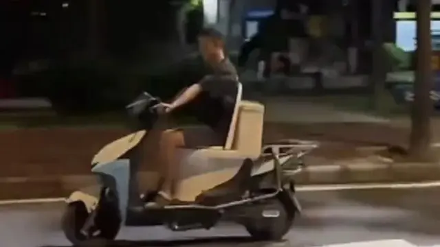 6 Potret 'Kloset Berjalan' Ini Nyeleneh Banget, Konsepnya Bikin Terheran-heran