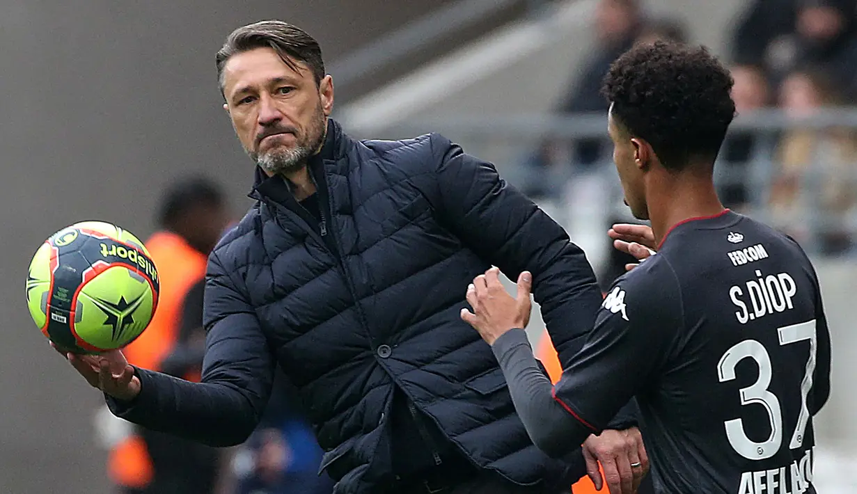 Niko Kovac. Pelatih 50 tahun ini mulai membesut AS Monaco pada awal musim 2020/2021. Finis di posisi ke-3 di akhir musim, performa AS Monaco anjlok di awal musim ini. Berada di peringkat 6 hingga awal tahun dan gagal lolos ke fase grup UCL, Kovac dipecat 1 Januari 2022. (AFP/Francois Nascimbeni)