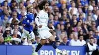 Marc Cucurella. Bek kiri Spanyol berusia 24 tahun ini baru saja didatangkan Chelsea dari Brighton and Hove Albion pada bursa transfer musim panas 2022/2023 dengan nilai transfer 65,3 juta euro atau setara Rp994 miliar. Ia langsung menjalani debutnya di pekan pertama Liga Inggris saat Chelsea menang 1-0 atas tuan rumah Everton, 6 Agustus 2022, meski hanya tampil di 15 menit terakhir. (AP/Jon Super)