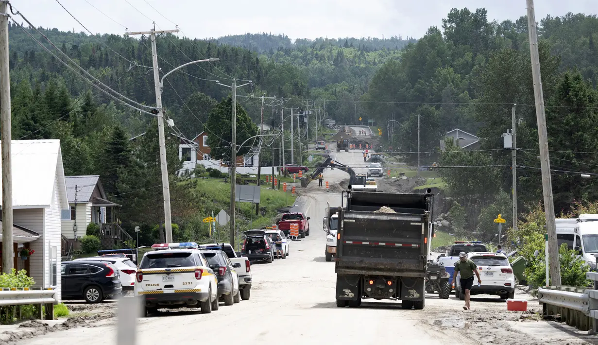 Peringatan tornado juga telah dikeluarkan untuk sektor Fjord-du-Saguenay. (Jacques Boissinot/The Canadian Press via AP)