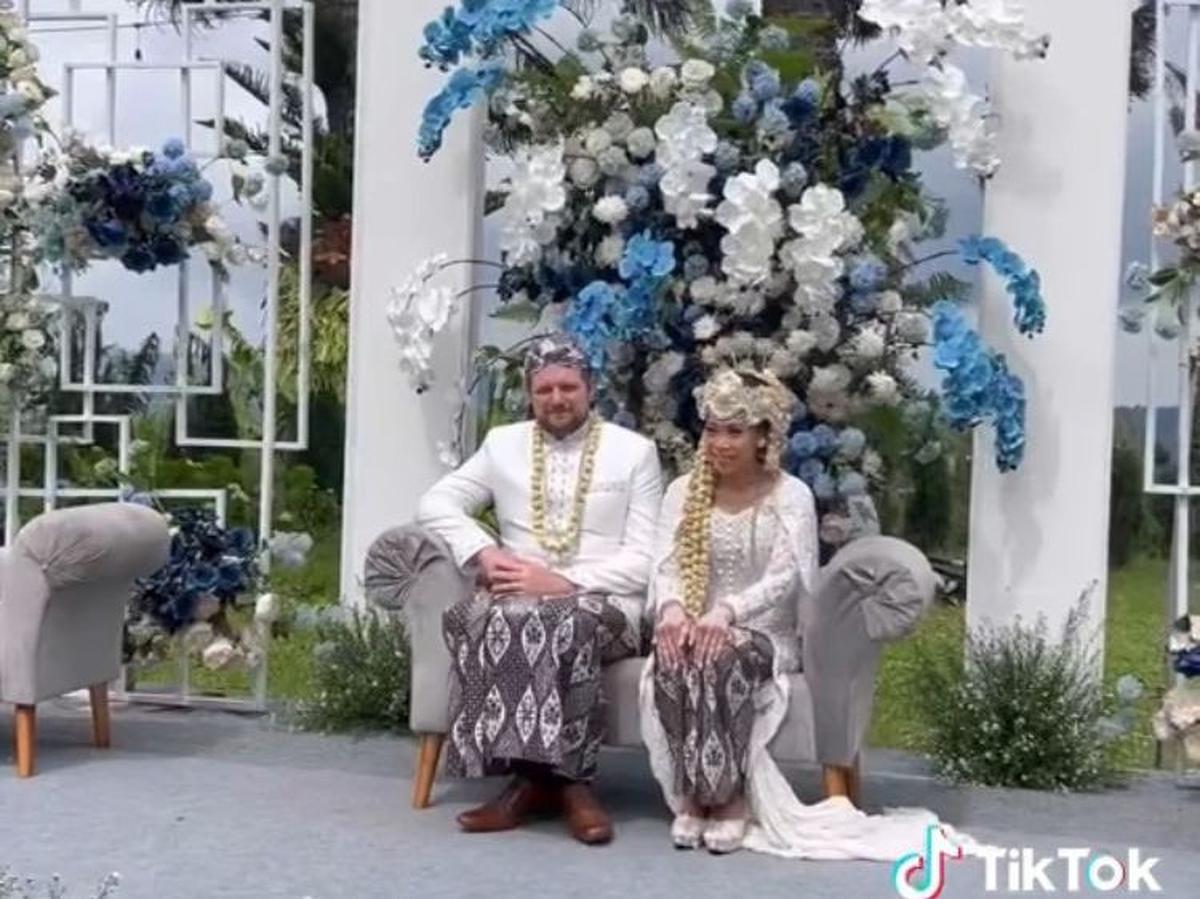 Duduk di Pelaminan