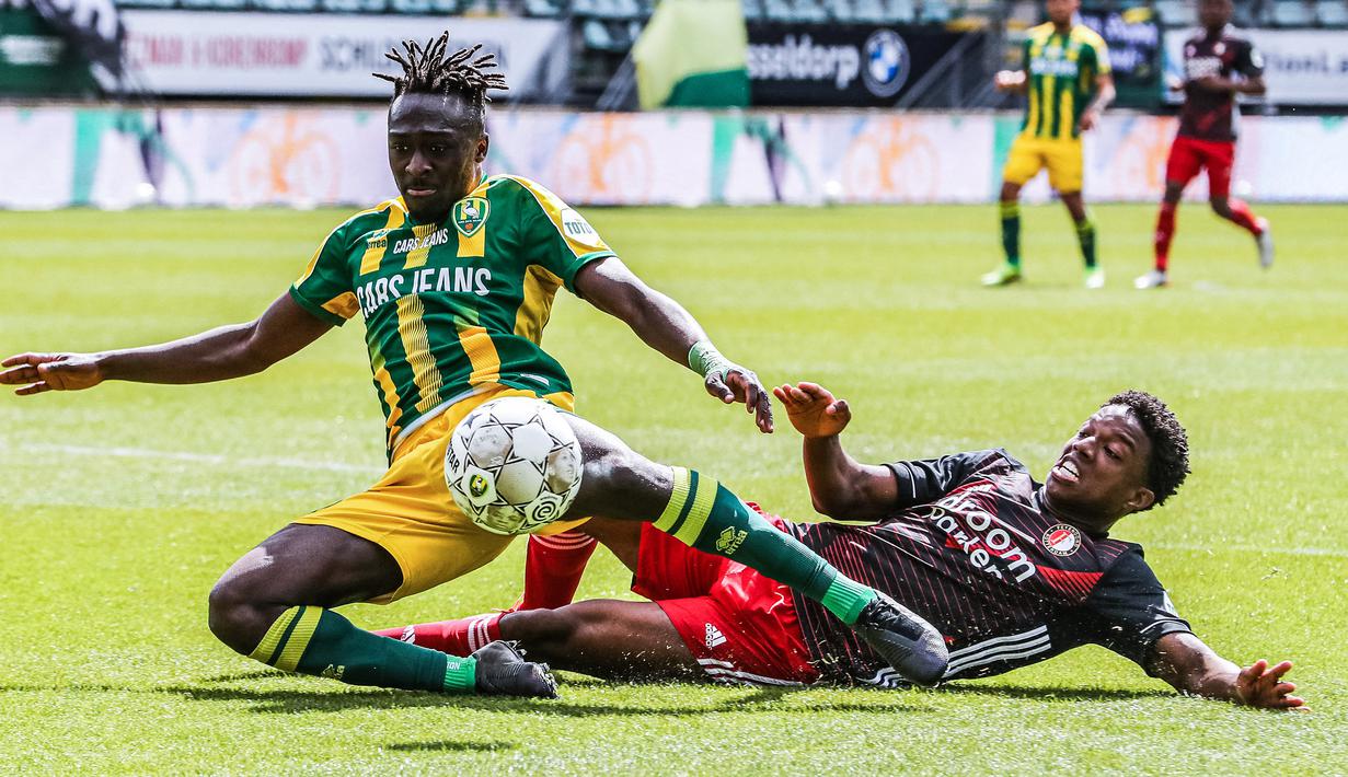 Manchester United dan Feyenoord pun telah sepakat dengan total biaya pelepasan Tyrell Malacia yang mencapai 17 juta poundsterling, dengan rincian 15 juta poundsterling sebagai biaya transfer dan disertai bonus 2 juta poundsterling. Kepastian transfer tersebut hanya tinggal menunggu keputusan sang pemain sendiri. (AFP/ANP/Pieter Stam de Jonge)