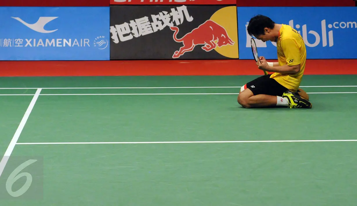 Ganda putra Indonesia, Mohammad Ahsan melakukan selebrasi usai mengalahkan Liu Xiaolong/QiuZihan (Tiongkok) di final Total BWF World Championships 2015, Jakarta, Minggu (16/8/2015). Ahsan/Hendra unggul 21-17, 21-14. (Liputan6.com/Helmi Fithriansyah)
