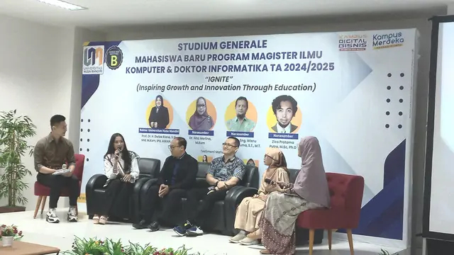 Studium Generale di kampus Margonda, Depok, menarik perhatian banyak orang, terutama mahasiswa baru lainnya.