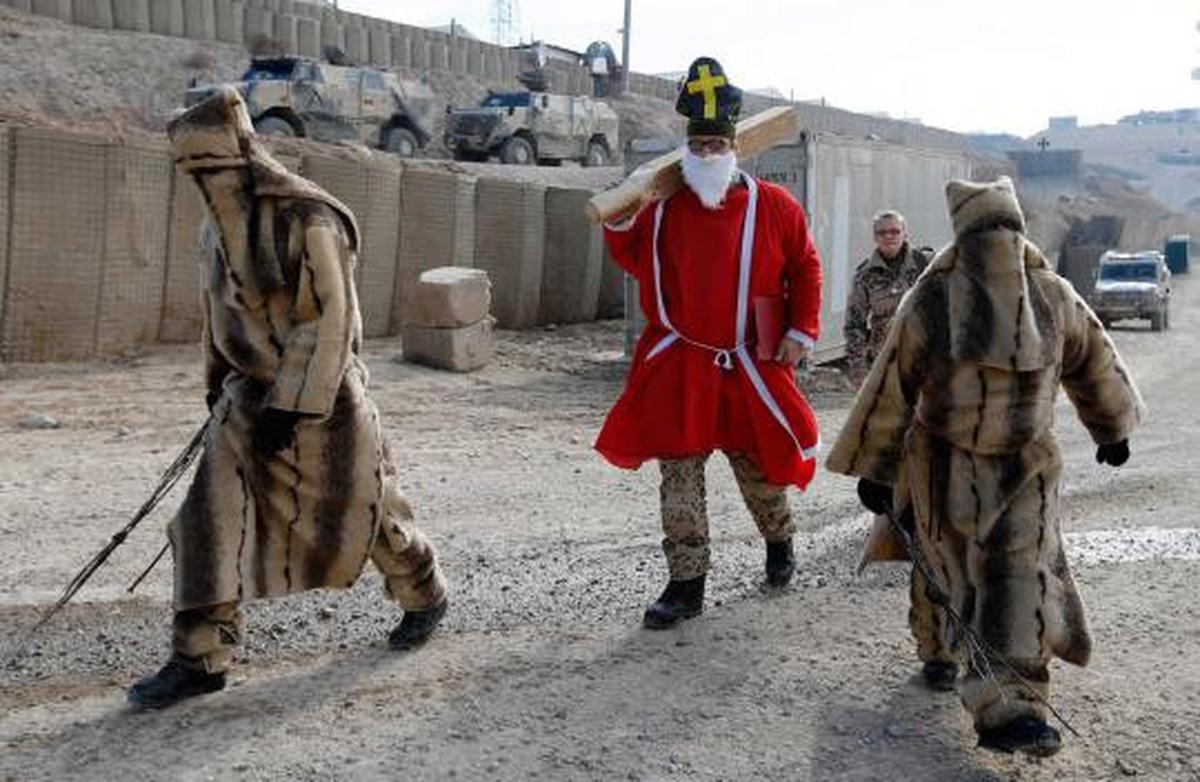 Ketika Santa Claus menghibur para prajurit militer
