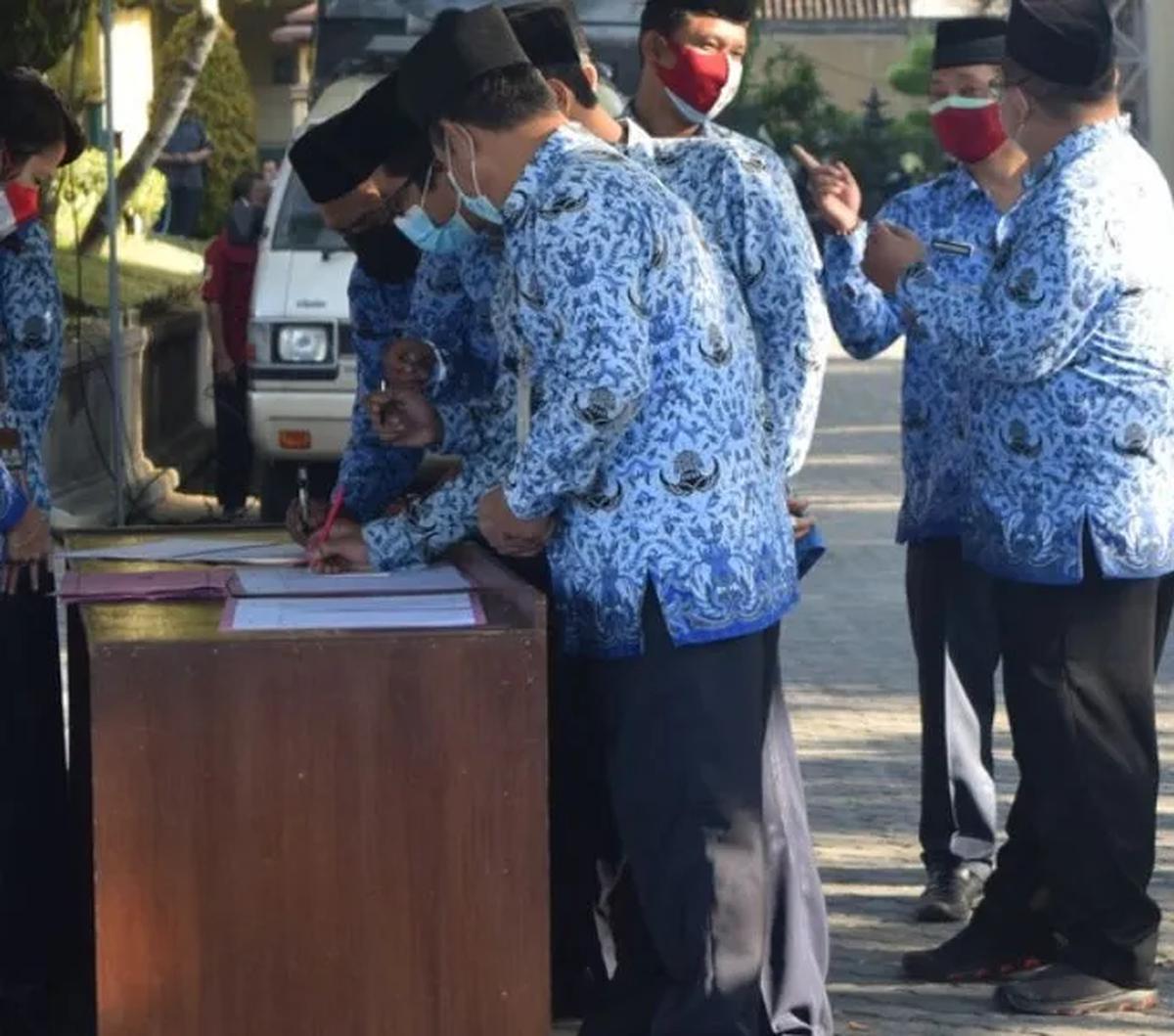 Pemberlakuan WFH ini, kata Etty sesuai dengan ketentuan yang tertuang dalam Surat Edaran (SE) Nomor 34 Tahun 2023.