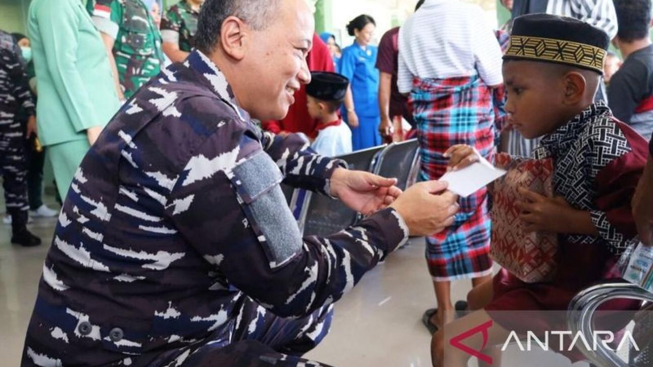 Ratusan Warga Antusias! Bakti Sosial Kesehatan TNI AL Kodaeral IX Ambon Sambut HUT ke-80 TNI