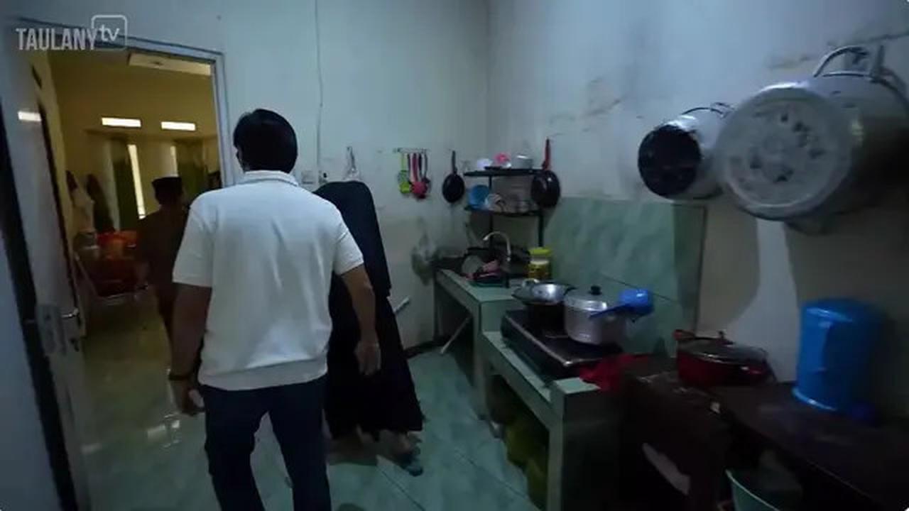 Intip Potret Dapur dengan Model Sederhana di Rumah Haji Bolot, Juragan Kontrakan yang Hidup Sederhana