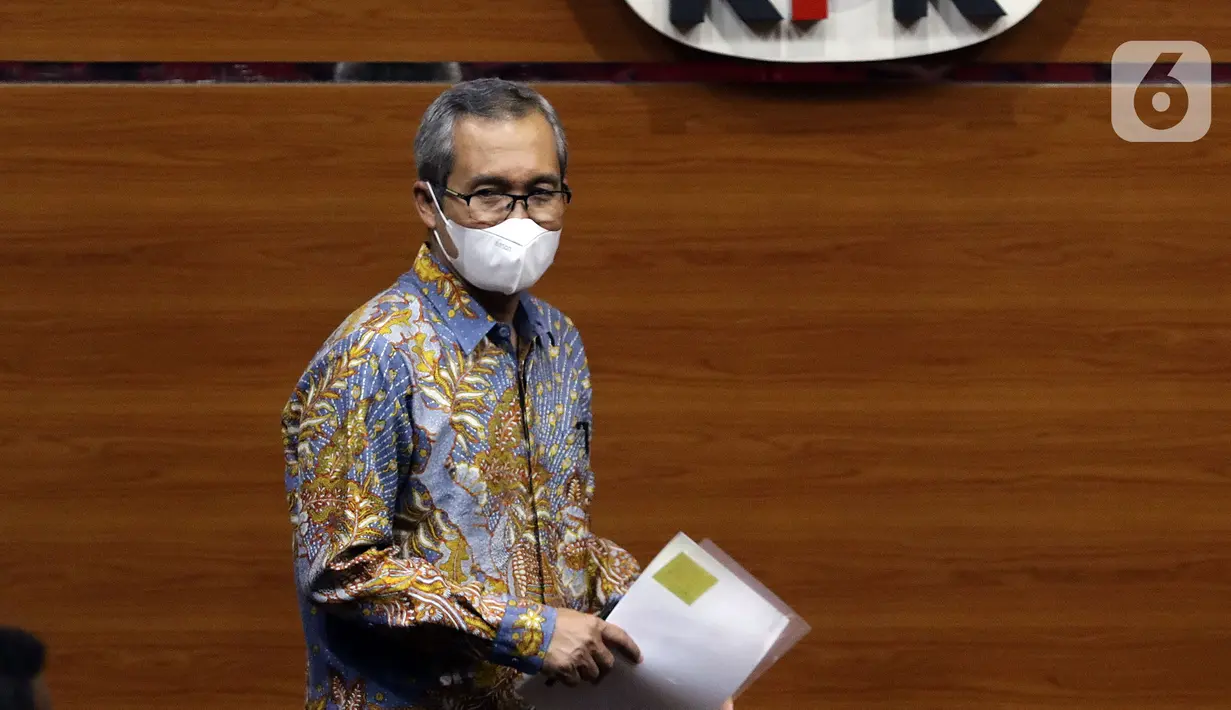 Wakil Ketua KPK, Alexander Marwata bersiap membacakan rilis penahanan mantan Dirjen Bina Keuangan Daerah Kemendagri, M Ardian Noervianto sebagai tersangka dugaan suap terkait pengajuan dana PEN untuk Kab Kolaka Timur 2021 di Gedung KPK, Jakarta, Rabu (2/2/2022). (Liputan6.com/Helmi Fithriansyah)