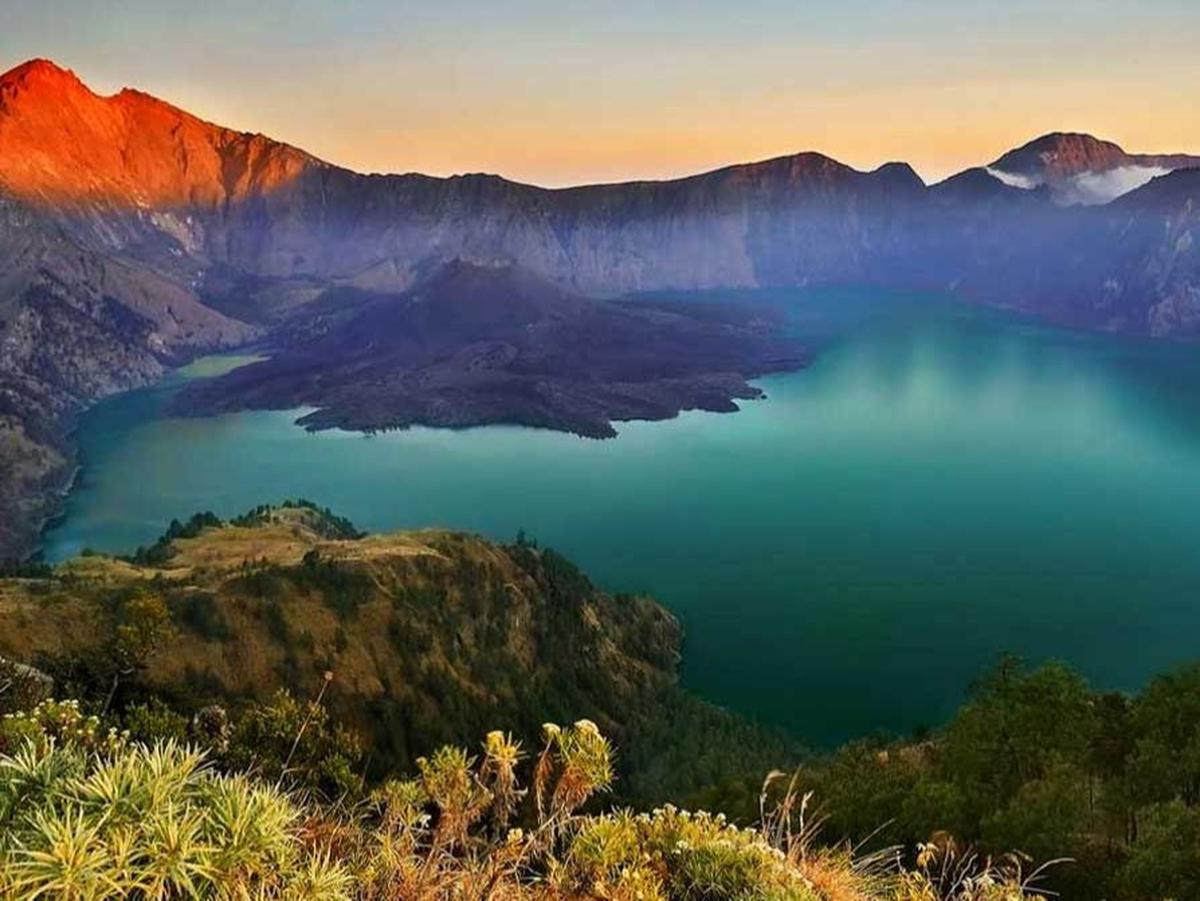 8. Gunung Rinjani