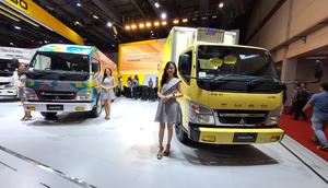 Mitsubishi Fuso menampilkan sederet lini produk andalannya di Giicomvec 2024. (Liputan6.com/Arief Aszhari)