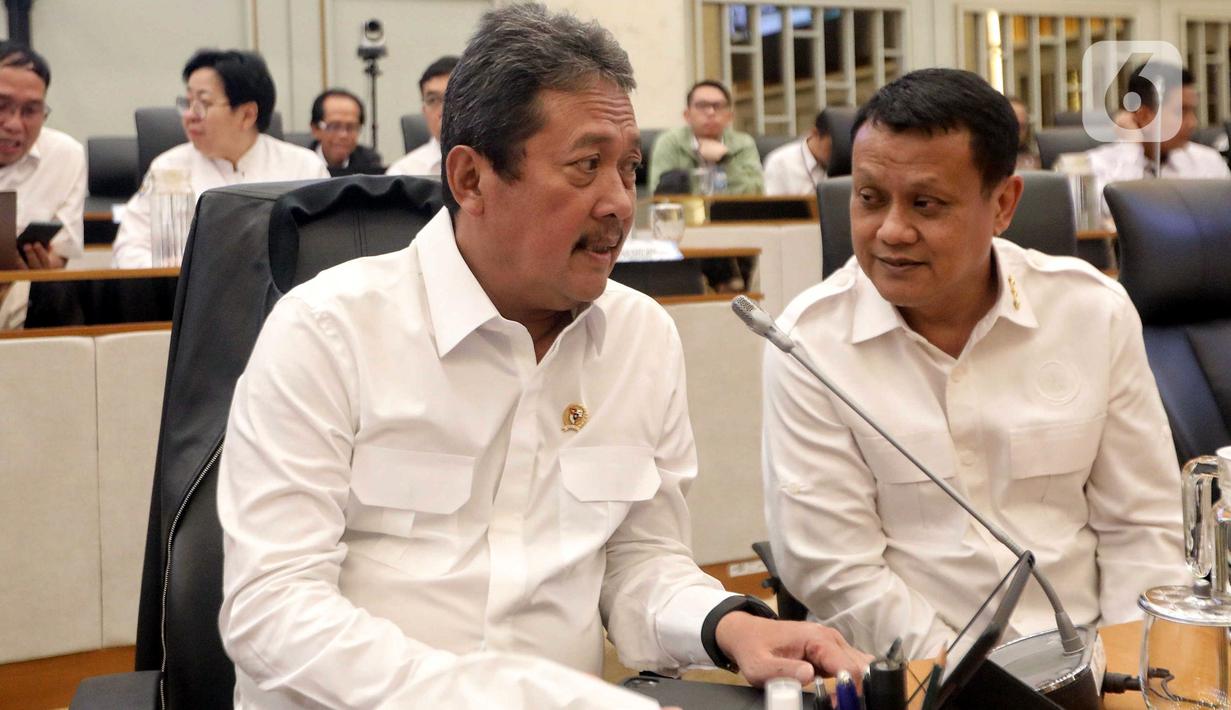 Sebagai solusi penyelesaian permasalahan, tindak lanjut yang akan dilakukan Kementerian Kelautan dan Perikanan adalah melanjutkan proses investigasi dan pemeriksaan terhadap pembangunan pagar laut sesuai dengan peraturan yang berlaku. (Liputan6.com/Angga Yuniar)