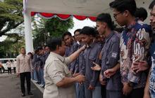Suasana Haru di Istana, Prabowo Sambut Kedatangan Ratusan Pelajar