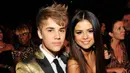 Selena Gomez dan Justin Bieber sendiri saat ini benar-benar tak bisa dipisahkan. (StyleCaster)