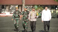 Kapolda Jabar, Irjen Pol Dr Akhmad Wiyagus memimpin Apel Pengamanan Pemilu 2024 di Lapangan Makodam Jl Aceh Kota Bandung, Kamis (1/2/2024). (Foto: Dok.)