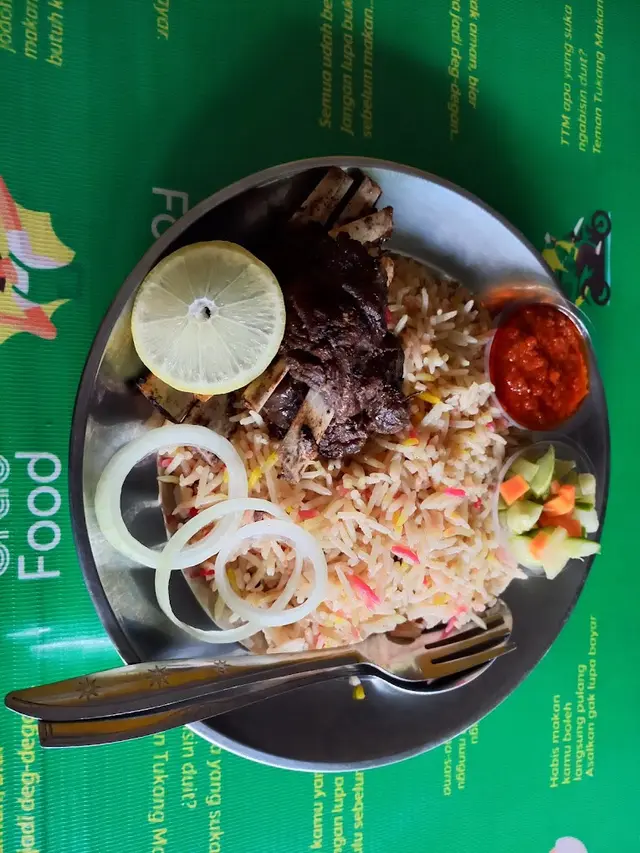 Tempat Makan Nasi Kebuli di Bandung Terpopuler
