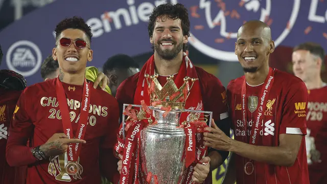 Liverpool Resmi Angkat Trofi Juara Premier League 2019-2020