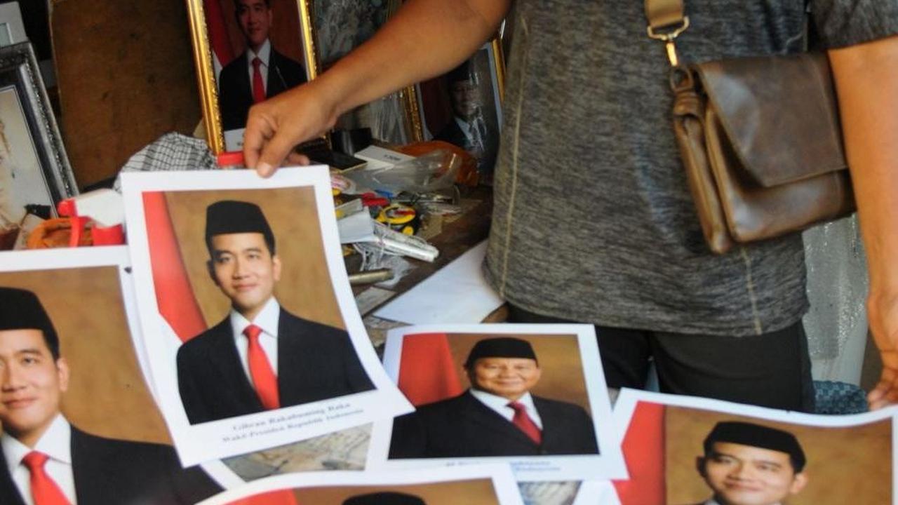 Selain dapat mendatangi langsung ke tokonya di Pasar Baru, penjual juga melayani pesanan melalui aplikasi market place. Foto: merdeka.com / Imam Buhori<br>