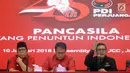 Sekjen Partai Demokrasi Indonesia Perjuangan, Hasto Kristiyanto (kanan) memberi keterangan terkait persiapan HUT PDIP ke-45 di Jakarta, Selasa (9/1). Puncak HUT PDIP ke-45 akan dihadiri Presiden Joko Widodo. (Liputan6.com/Helmi Fithriansyah)