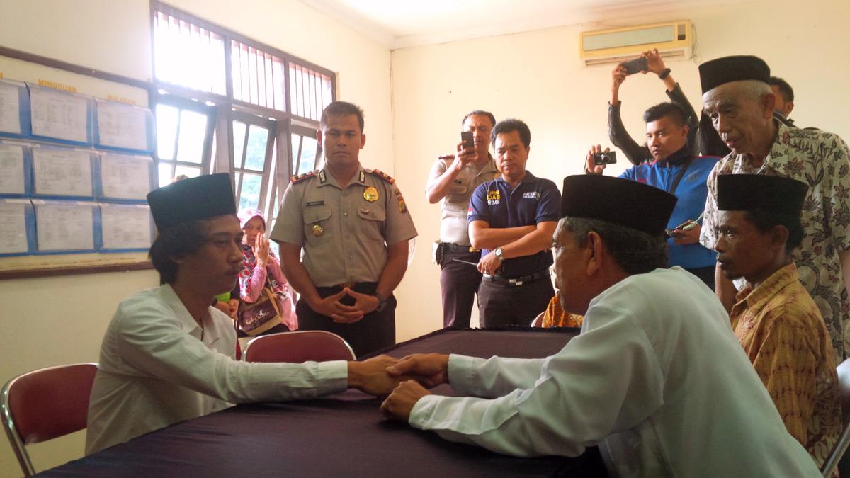 4 Bulan Pacaran, Begal Handphone Menikah di Rutan Polsek