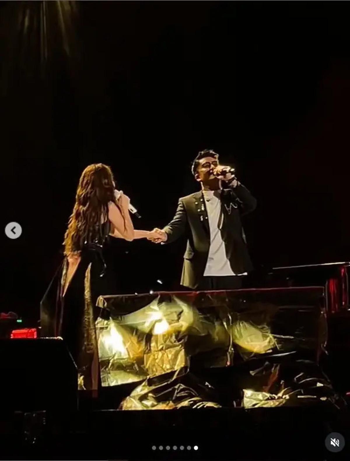 6 Potret Duet Ayu Ting Ting dan Boy William di Konser 'Dangdut Dangdutan' Depok