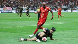 Persija Jakarta sebelumnya berhasil unggul dengan skor 2-1 hingga waktu bersih 90 menit. Namun, keadaan berubah drastis pada menit injury time. (Bola.com/M Iqbal Ichsan)