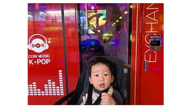 Kelakuan Emak-Emak Saat Temanin Anak Bermain Ini Bikin Bingung