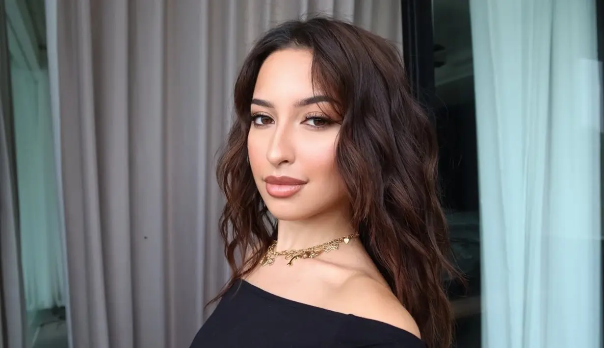 Memiliki keturunan wajah bule, latina makeup Jennifer Coppen terlihat lebih soft [@jennifercoppenreal20]