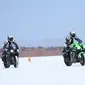 Ben Felten yang merupakan tuna netra telah memecahkan rekor Guinness Wolrd Record dengan memacu motor sport Kawasaki Ninja ZX-10R Hingga 266,685 km/jam di acara Speed Week 2018 di Lake Gairdner, South Australia. (AMCN))