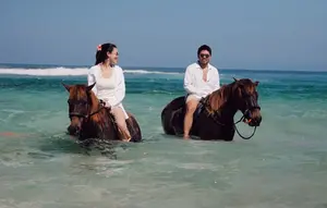 Potret Aaliyah Massaid dan Thariq Berkuda di Pantai Sumba, Nikmati Liburan Keluarga