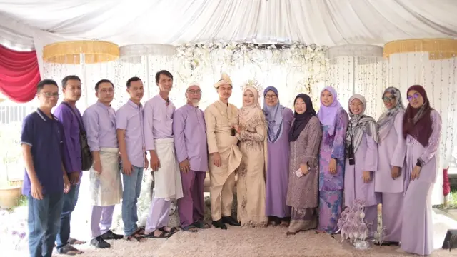 Apex bersama istri dan keluarga sesudah ijab qabul