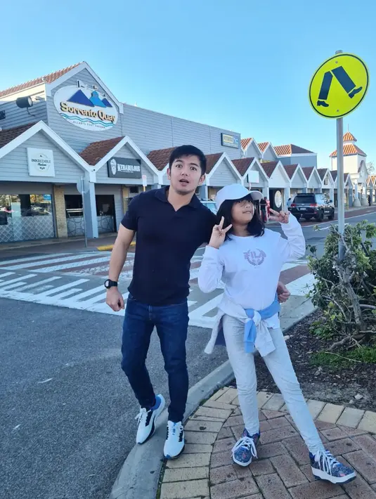 [Instagram/ellynatirta]