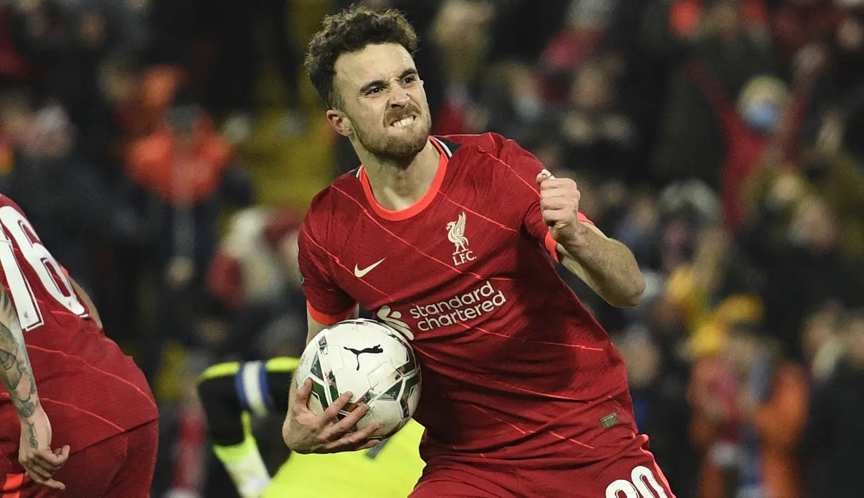Diogo Jota. Striker Liverpool berusia 25 tahun ini total mencetak 15 gol dan 1 assist dalam 28 laga di Liga Inggris musim ini. Sejak awal tahun 2022, ia mampu mencetak 9 gol dan 1 assist di seluruh ajang kompetisi. (AFP/Oli Scarff)
