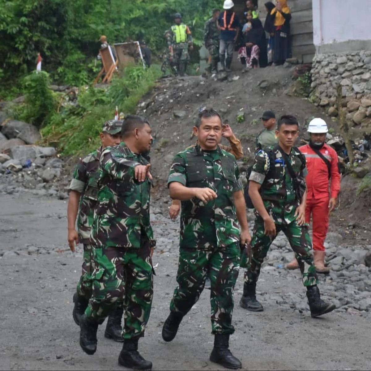 Kasad Jenderal Maruli Resmikan Jembatan Bailey