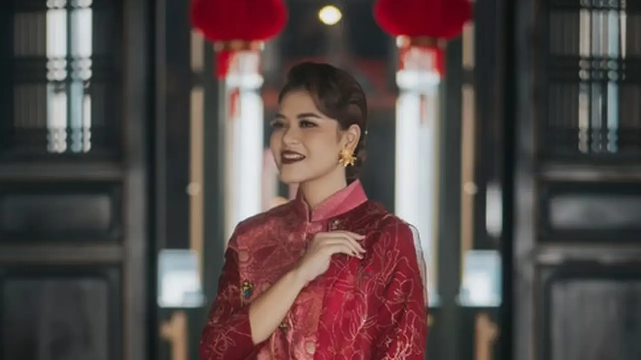 6 Tampilan Anggun Kahiyang Ayu Kenakan Cheongsam di Tahun Baru Imlek, Vibes Perempuan Jawa dengan Sentuhan Oriental