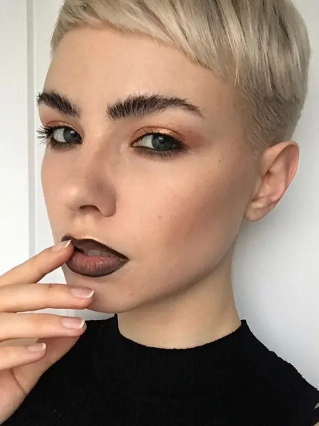 [Fimela] lipliner hitam