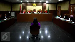 Ketua Majelis Hakim, Sumpeno memimpin jalannya sidang perdana kasus korupsi proyek Kementerian PUPR dengan terdakwa mantan anggota DPR dari Fraksi PDIP, Damayanti Wisnu Putranti, di Pengadilan Tipikor, Jakarta, Rabu (8/6). (Liputan6.com/Helmi Afandi)